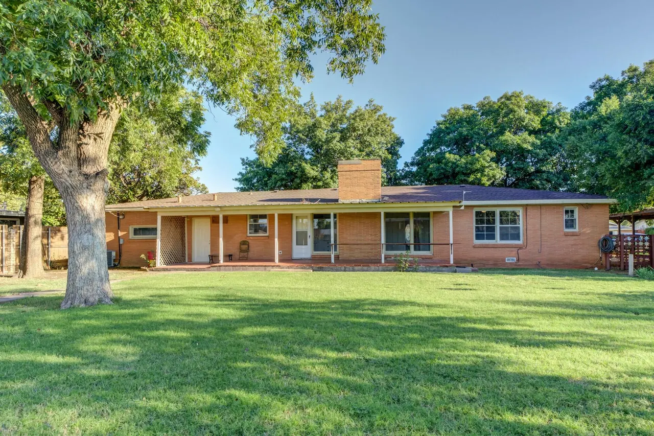 Photo 30 — 2411 33rd Street, Lubbock, TX 79411