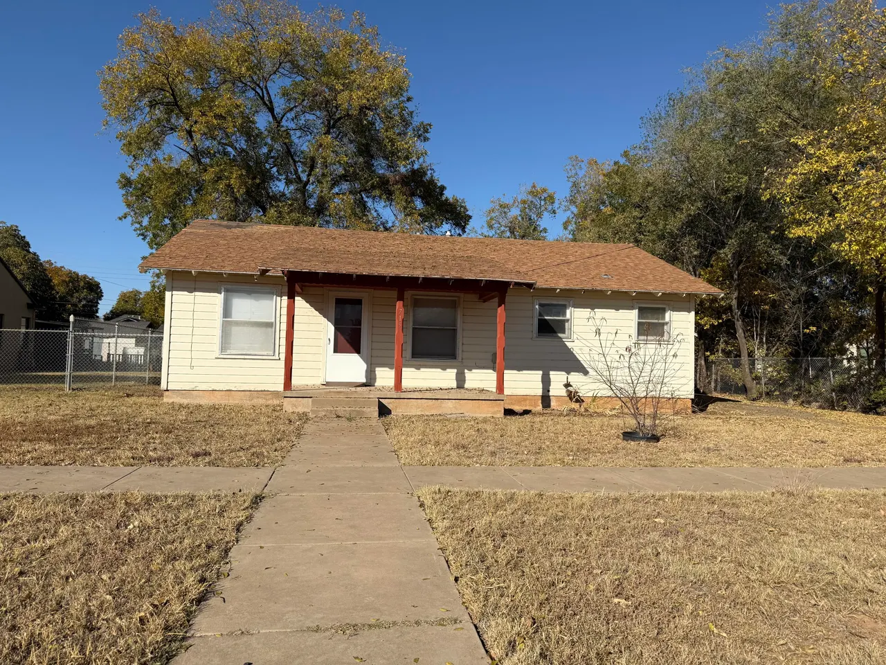 Front exterior — 715 W Davis Street, Memphis, TX 79245