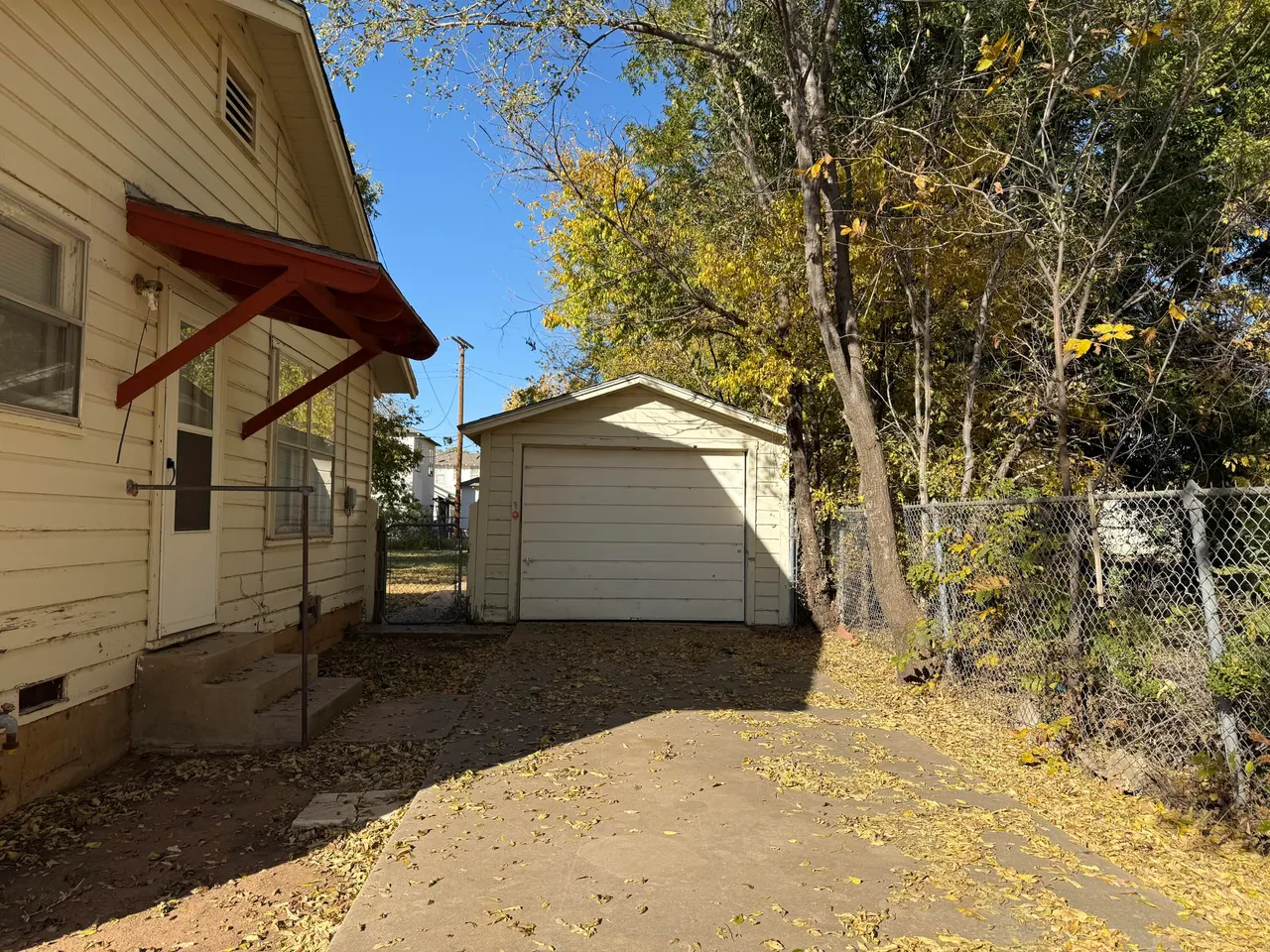 Photo 2 — 715 W Davis Street, Memphis, TX 79245