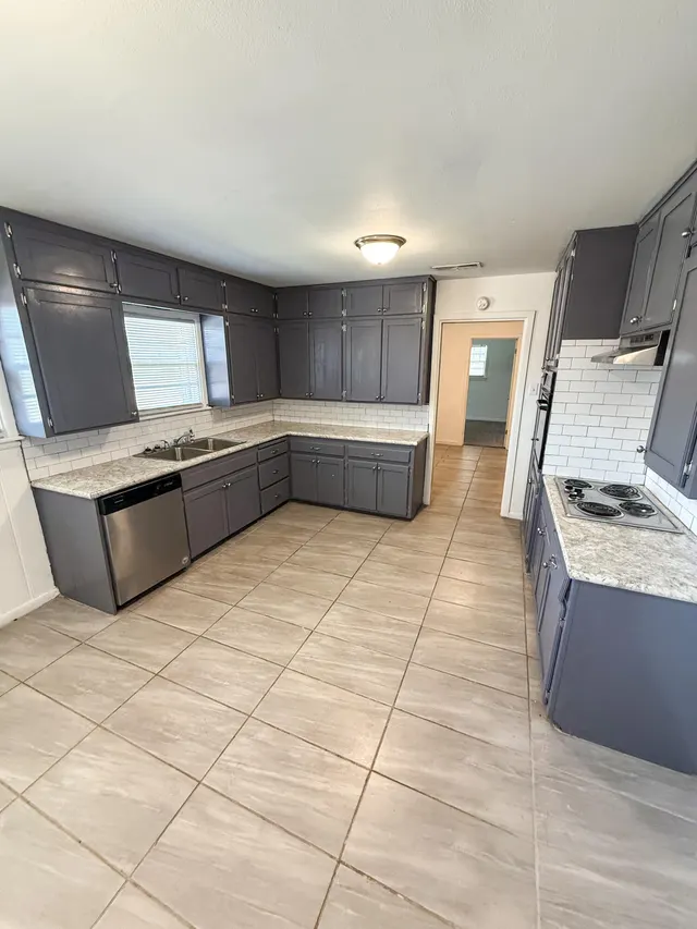 Photo 2 — 606 Coke Avenue, Anton, TX 79313