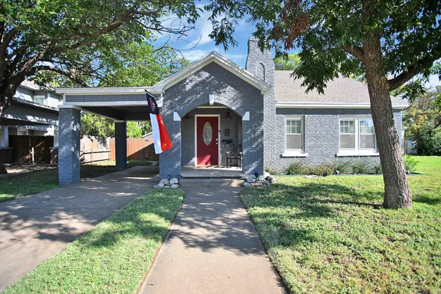 Front exterior — 2110 15th Street, Lubbock, TX 79401
