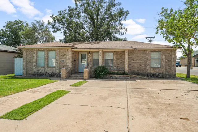 Photo 2 — 4615 33rd Street, Lubbock, TX 79410
