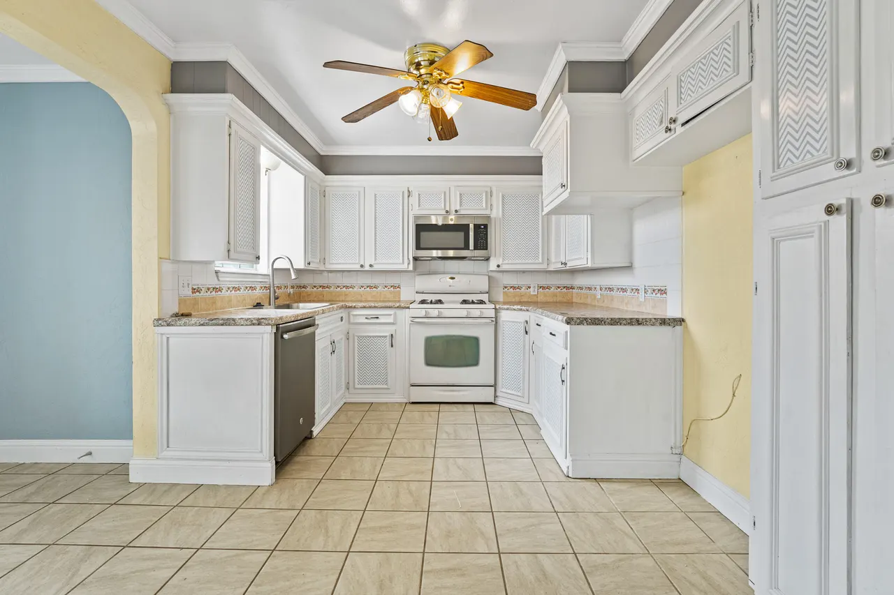 Photo 17 — 4615 33rd Street, Lubbock, TX 79410