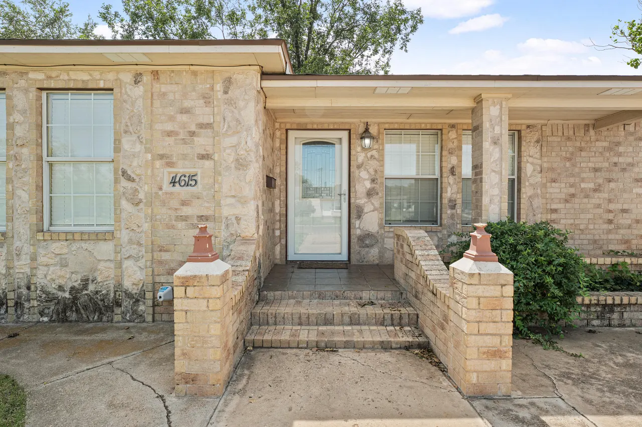 Photo 3 — 4615 33rd Street, Lubbock, TX 79410