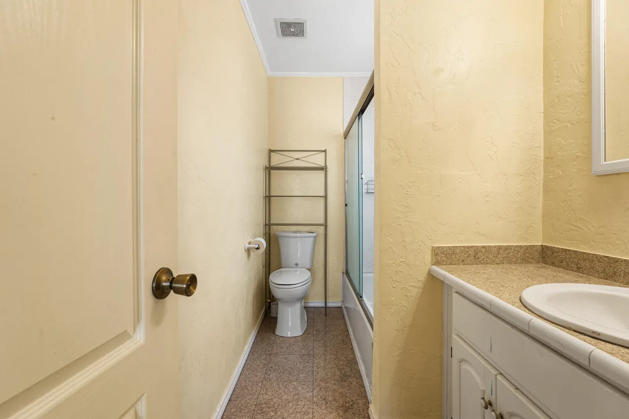 Photo 10 — 4615 33rd Street, Lubbock, TX 79410