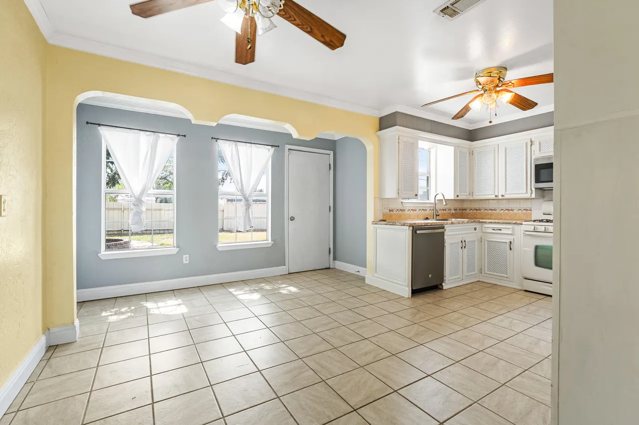 Photo 16 — 4615 33rd Street, Lubbock, TX 79410