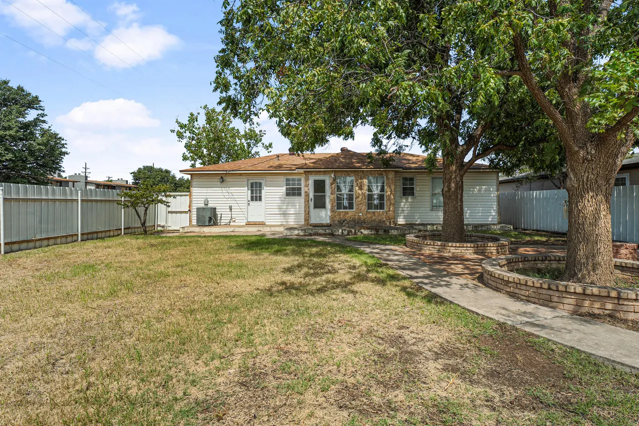 Photo 24 — 4615 33rd Street, Lubbock, TX 79410