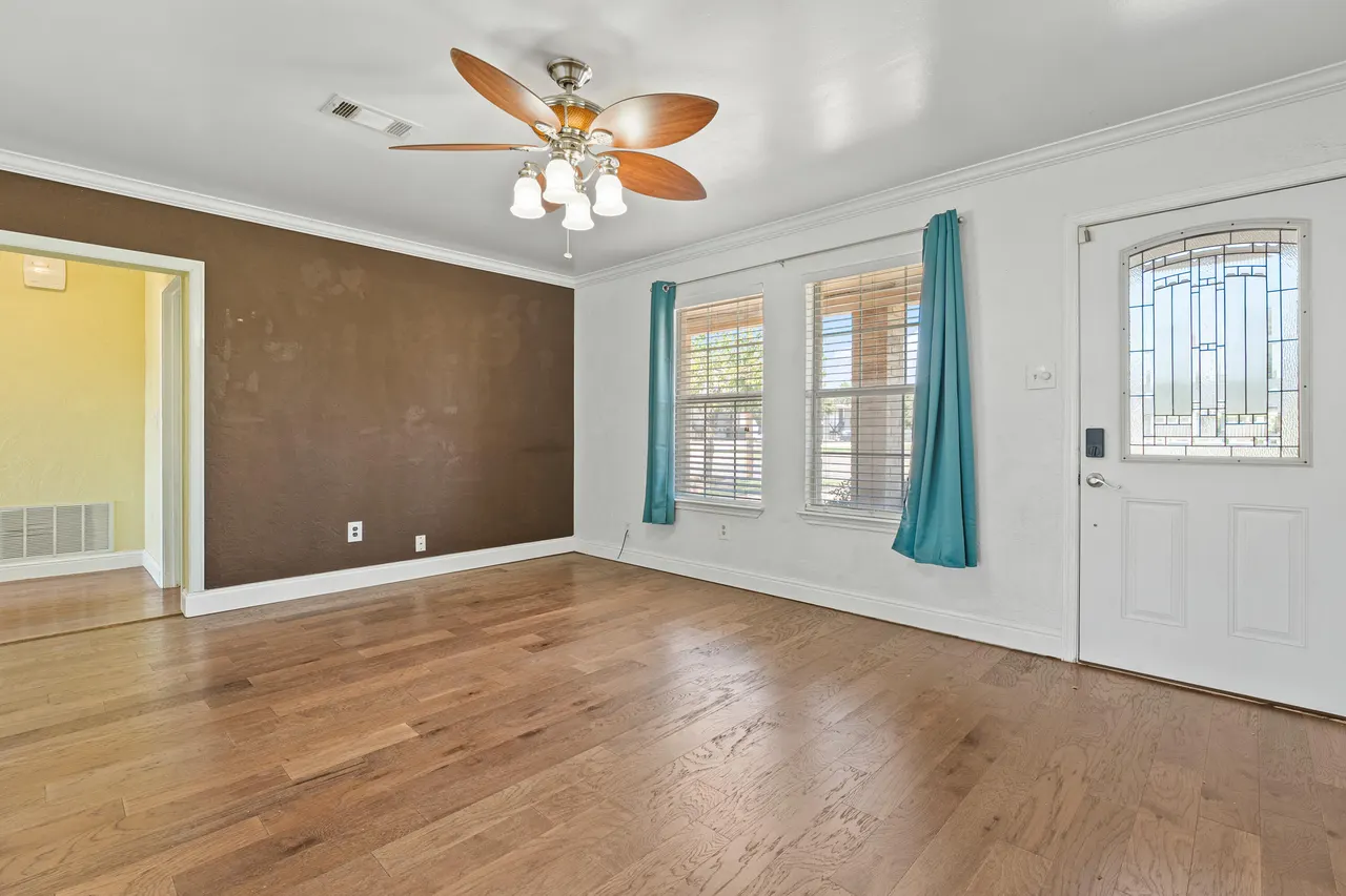 Photo 6 — 4615 33rd Street, Lubbock, TX 79410