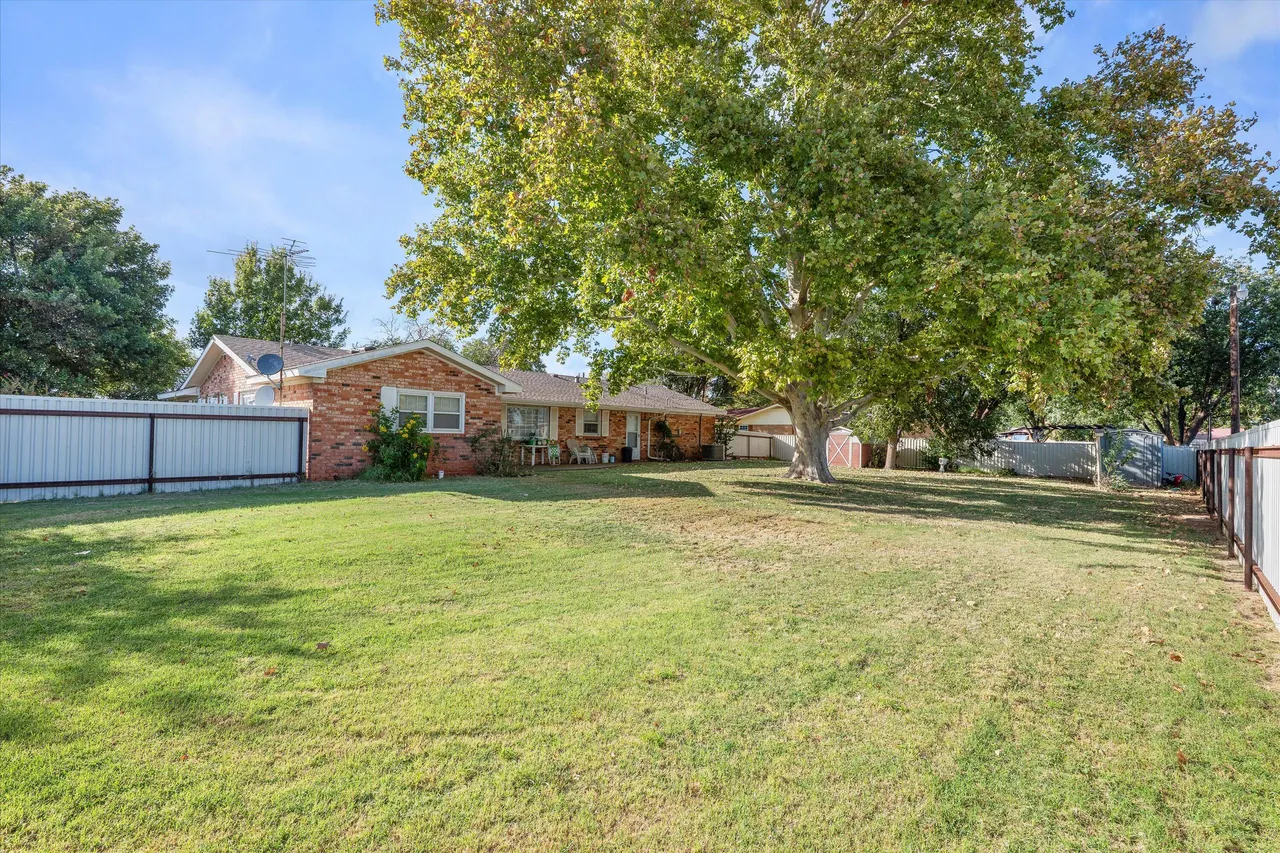 Photo 24 — 909 S Hockley Avenue, Sundown, TX 79372