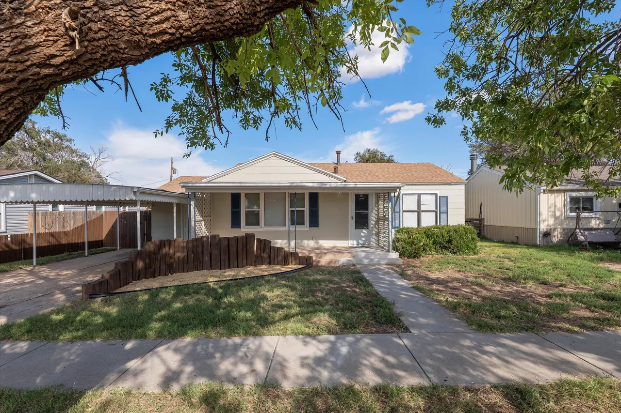 Front exterior — 1215  Avenue C, Levelland, TX 79336