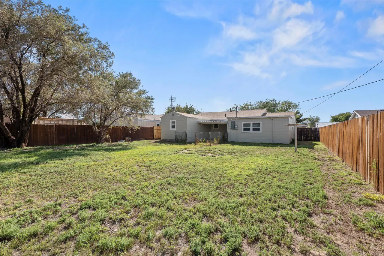 Photo 15 — 1215  Avenue C, Levelland, TX 79336