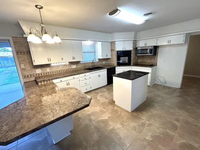 Photo 7 — 212 Tanglewood Lane, Levelland, TX 79336