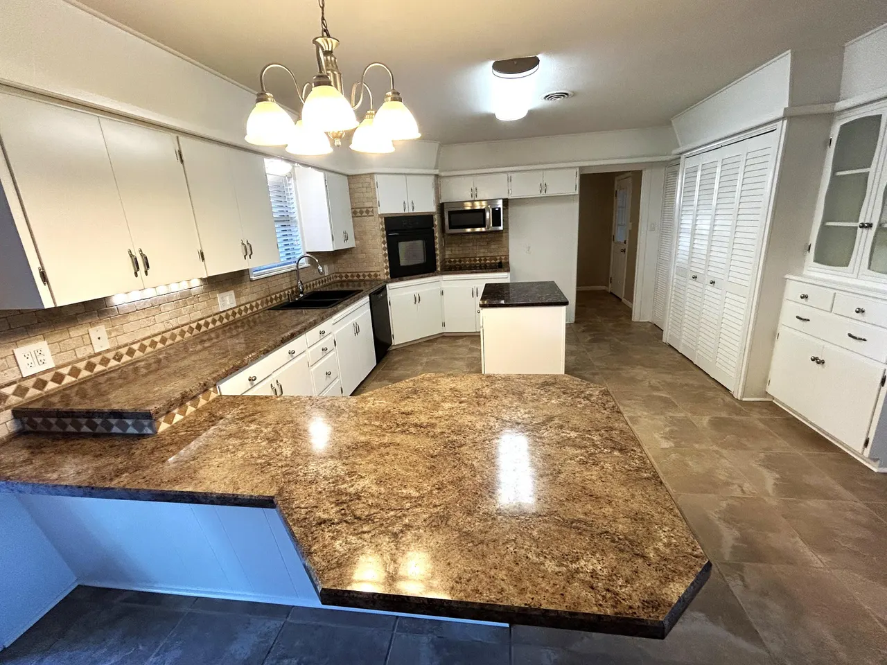 Photo 8 — 212 Tanglewood Lane, Levelland, TX 79336