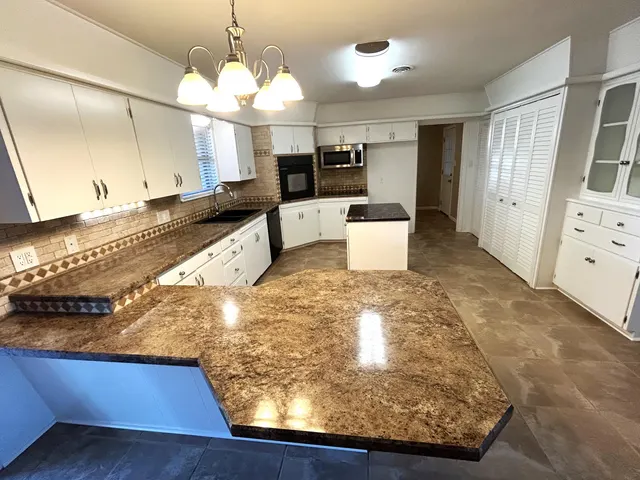 Photo 8 — 212 Tanglewood Lane, Levelland, TX 79336