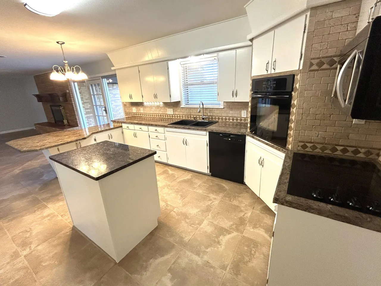 Photo 11 — 212 Tanglewood Lane, Levelland, TX 79336