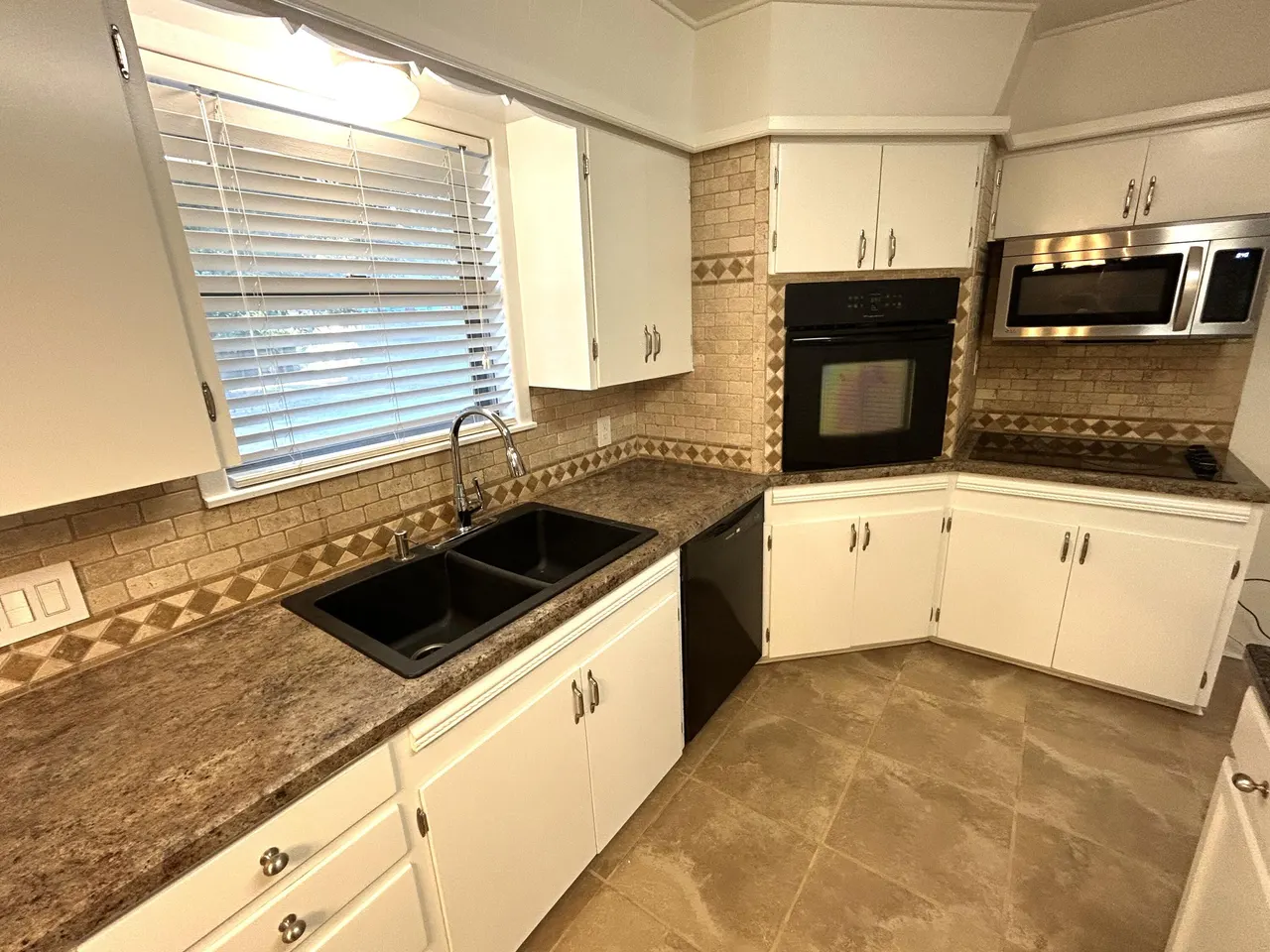 Photo 9 — 212 Tanglewood Lane, Levelland, TX 79336