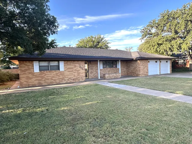 Front exterior — 212 Tanglewood Lane, Levelland, TX 79336