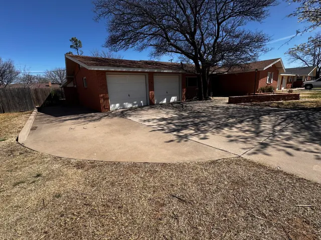 Photo 4 — 1304 Floydada, Plainview, TX 79072