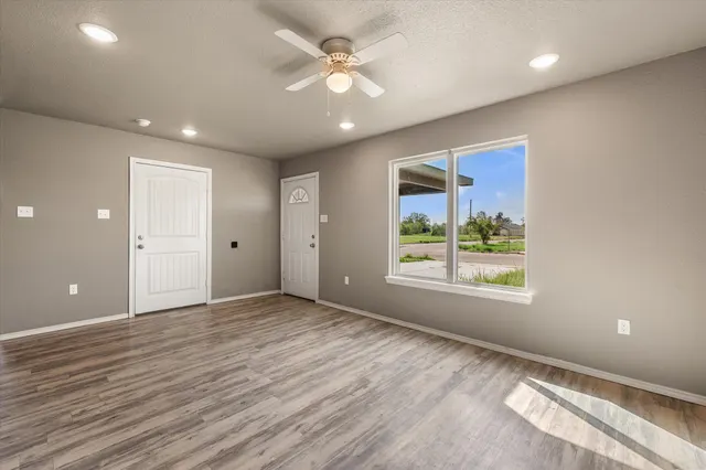 Photo 6 — 1323 E 14th Street, Lubbock, TX 79403