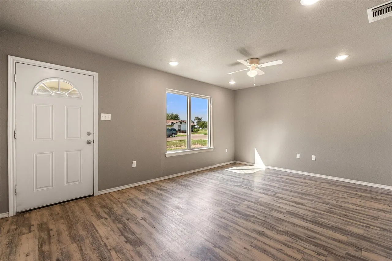 Photo 5 — 1323 E 14th Street, Lubbock, TX 79403