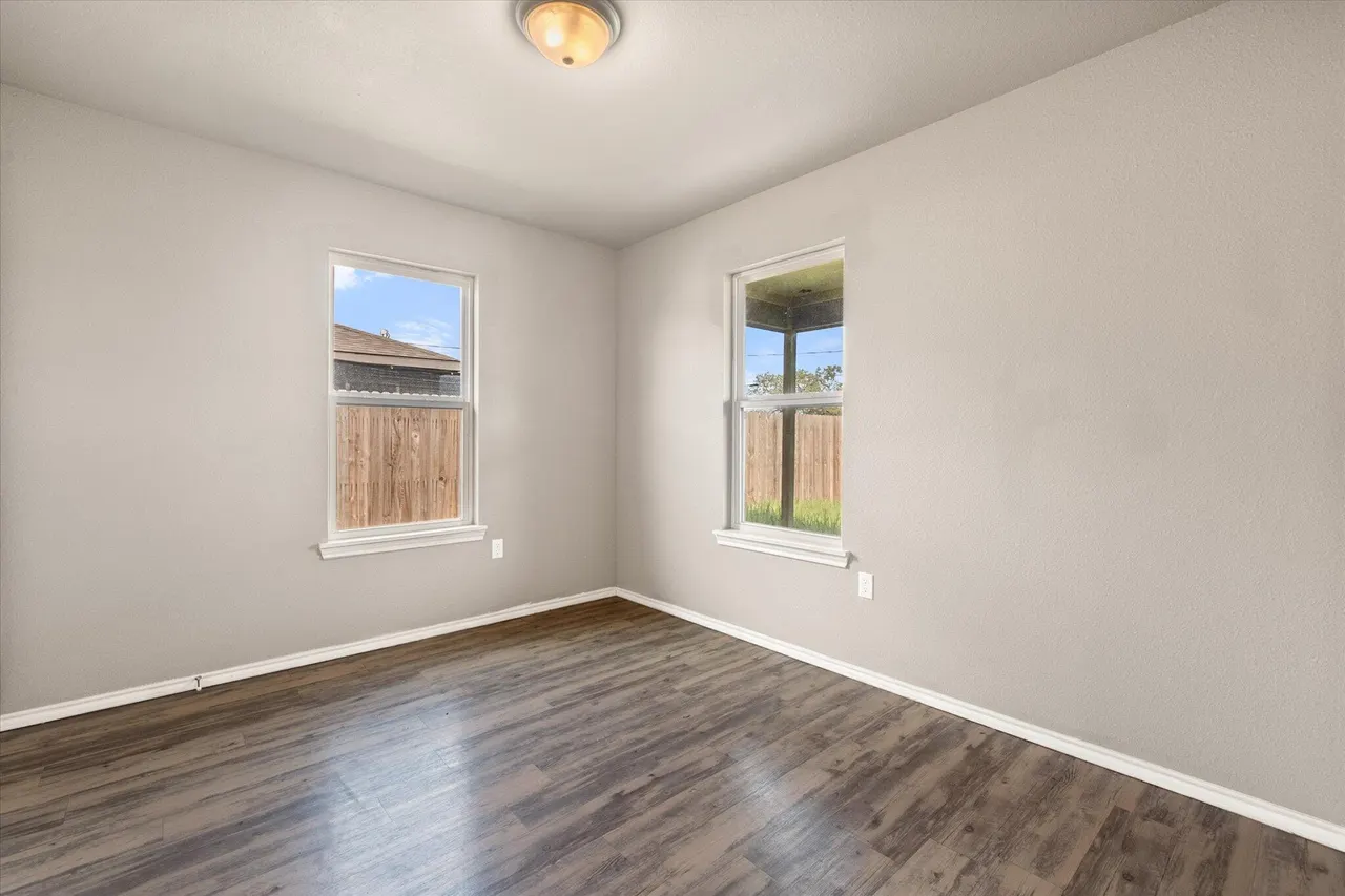 Photo 14 — 1323 E 14th Street, Lubbock, TX 79403