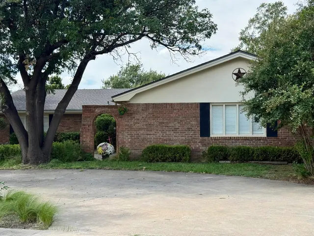Photo 4 — 7004 Miami Avenue, Lubbock, TX 79413