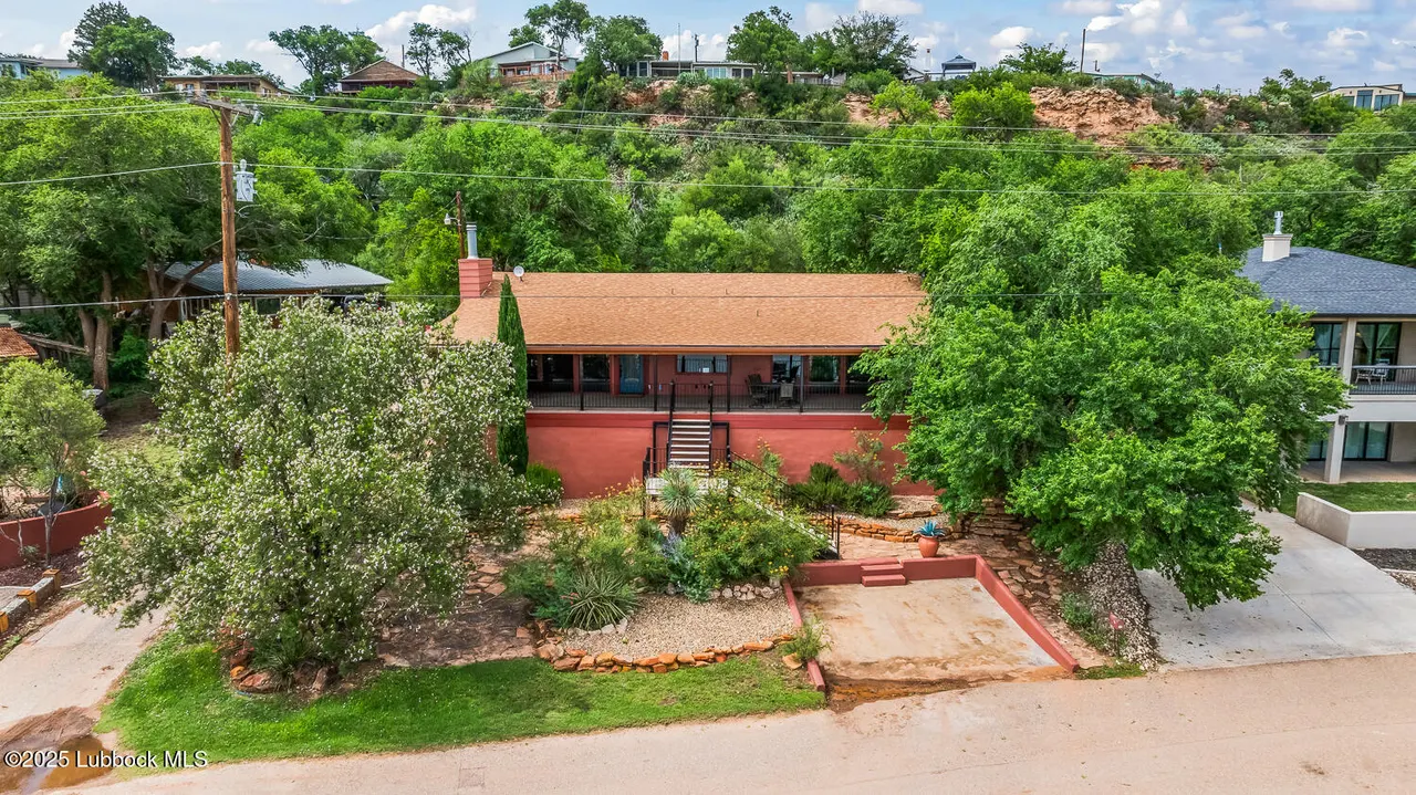 Front exterior — 146 Pony Express Trail, Buffalo Springs, TX 79404