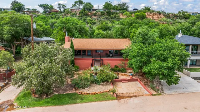 Front exterior — 146 Pony Express Trail, Buffalo Springs, TX 79404