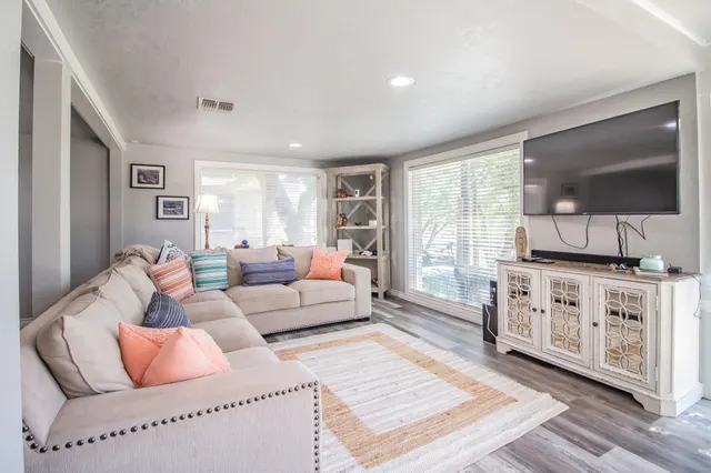 Photo 5 — 22 Comanche Drive, Lubbock, TX 79404