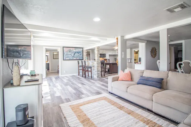 Photo 6 — 22 Comanche Drive, Lubbock, TX 79404