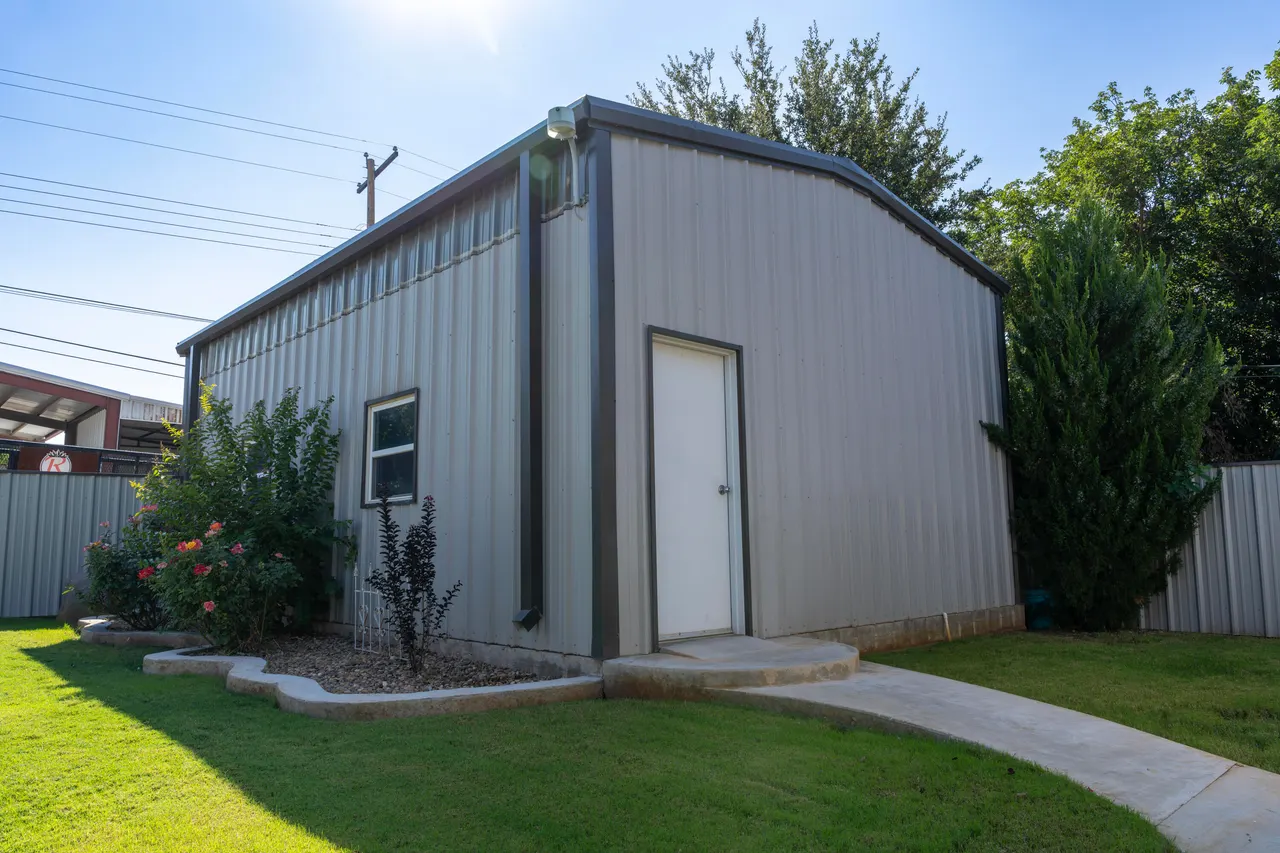 Photo 37 — 303 SW 18th Street, Seminole, TX 79360