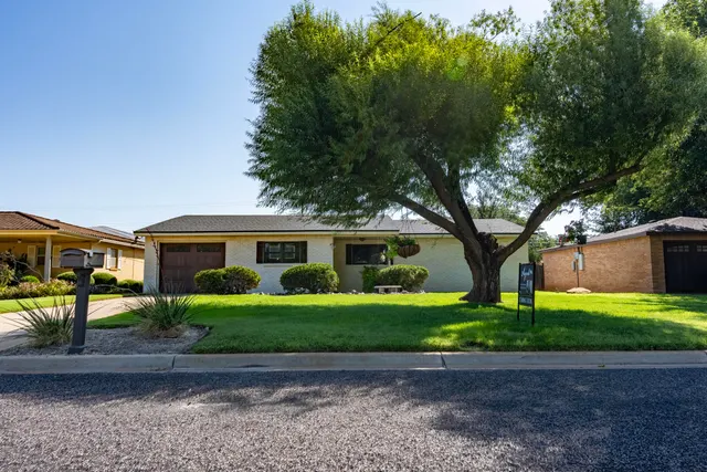 Photo 2 — 303 SW 18th Street, Seminole, TX 79360