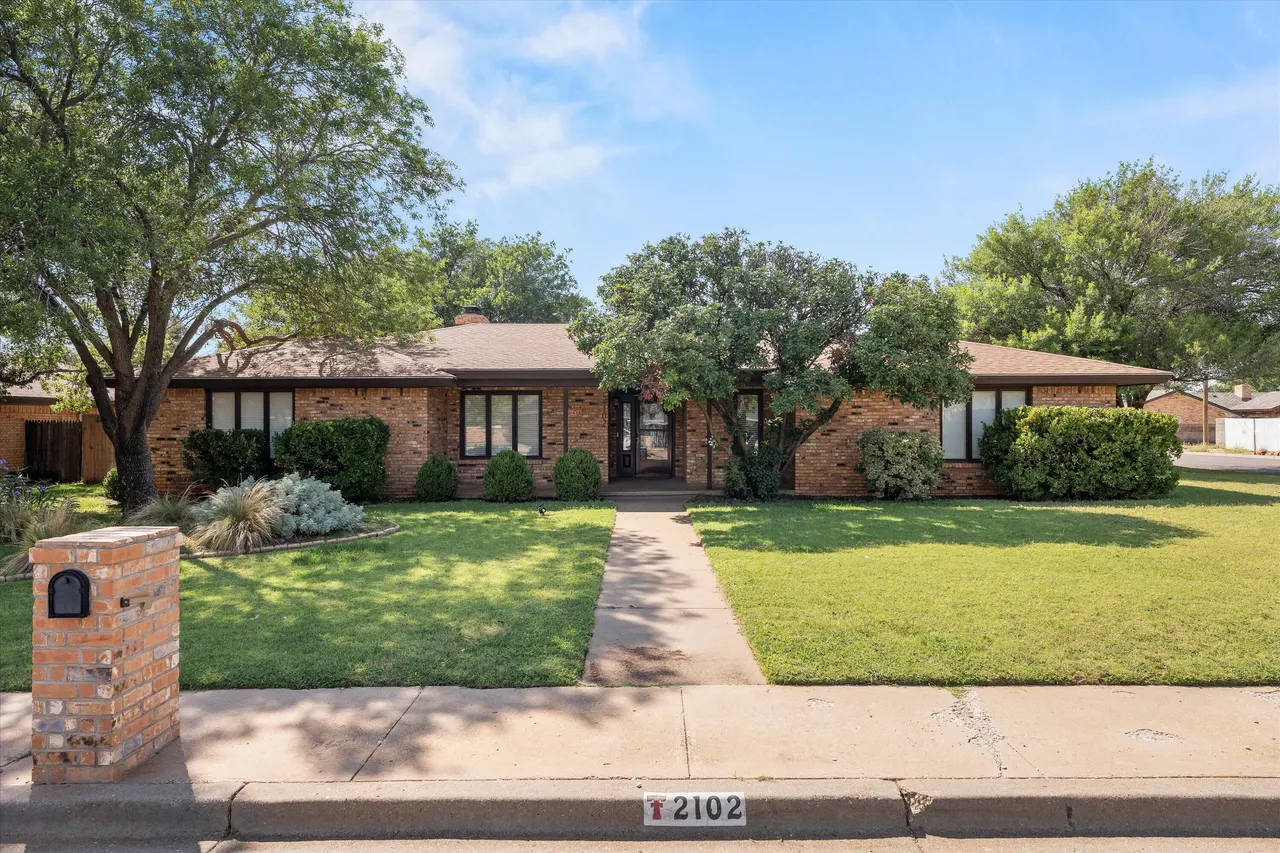 Front exterior — 2102 Longhorn Drive, Levelland, TX 79336