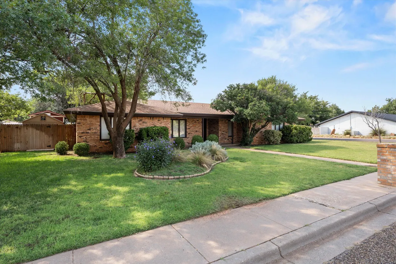 Photo 2 — 2102 Longhorn Drive, Levelland, TX 79336