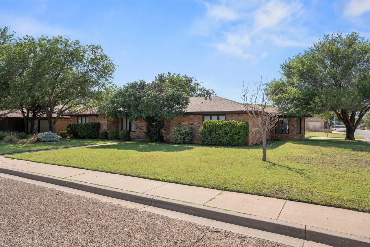 Photo 3 — 2102 Longhorn Drive, Levelland, TX 79336