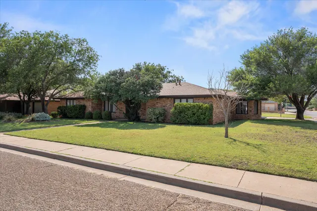Photo 3 — 2102 Longhorn Drive, Levelland, TX 79336