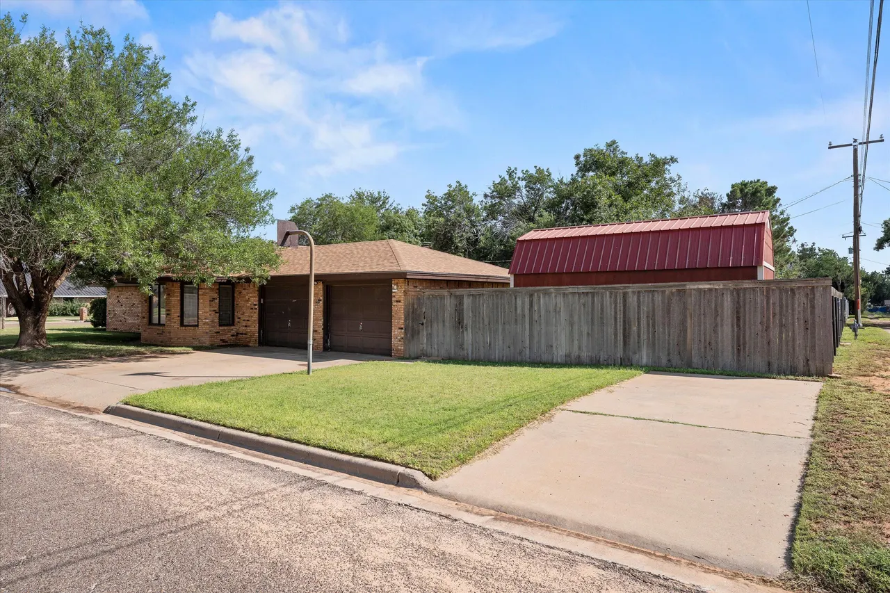 Photo 4 — 2102 Longhorn Drive, Levelland, TX 79336