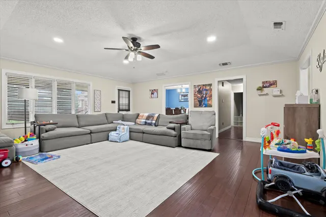 Photo 8 — 2102 Longhorn Drive, Levelland, TX 79336