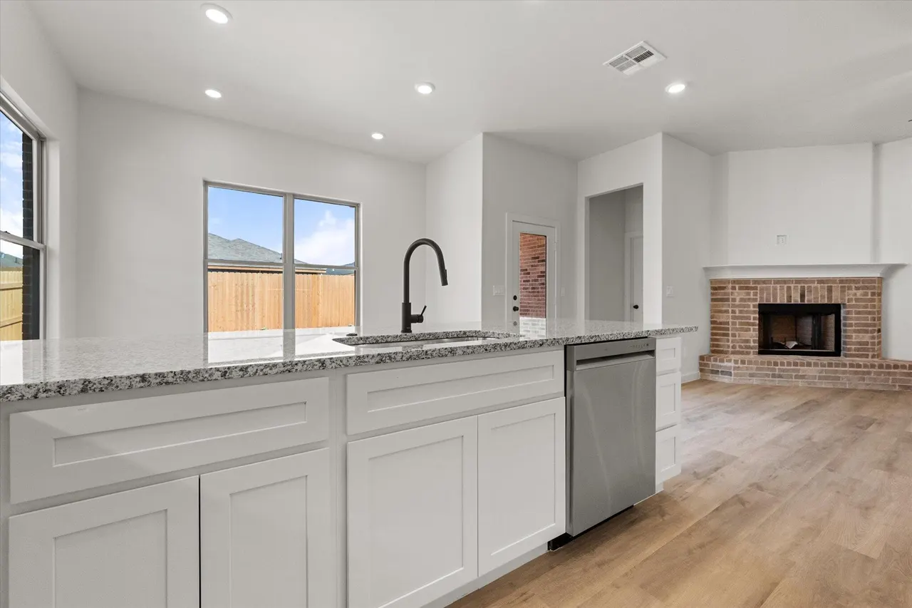 Photo 11 — 2406 Abbeville Avenue, Wolfforth, TX 79382