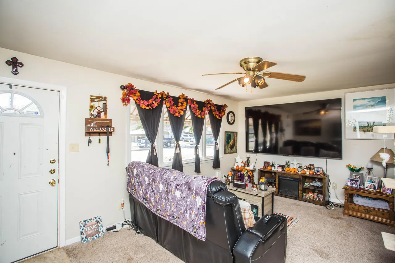 Photo 3 — 301 14th Street, Levelland, TX 79336