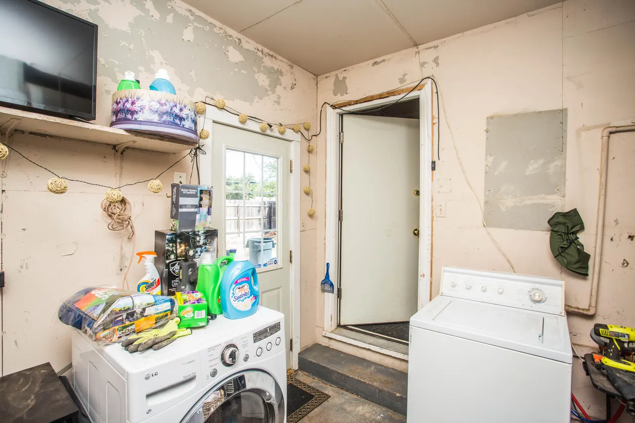 Photo 12 — 301 14th Street, Levelland, TX 79336