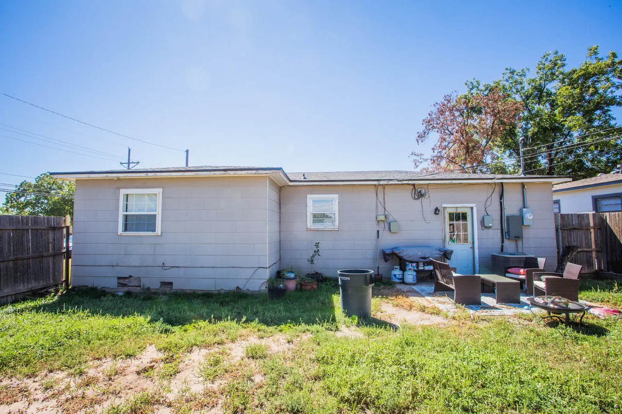 Photo 14 — 301 14th Street, Levelland, TX 79336