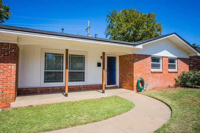 Photo 2 — 2126 67th Street, Lubbock, TX 79412