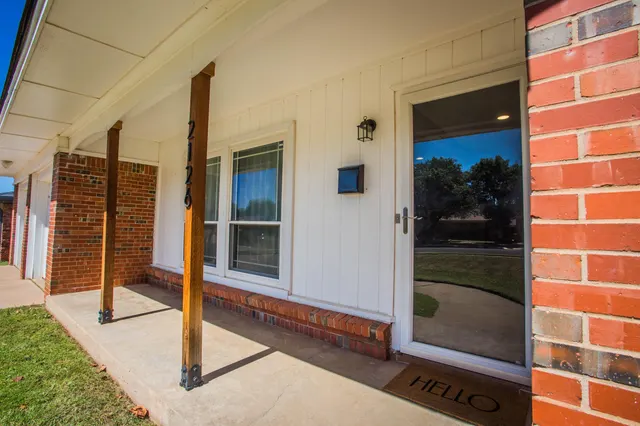 Photo 3 — 2126 67th Street, Lubbock, TX 79412