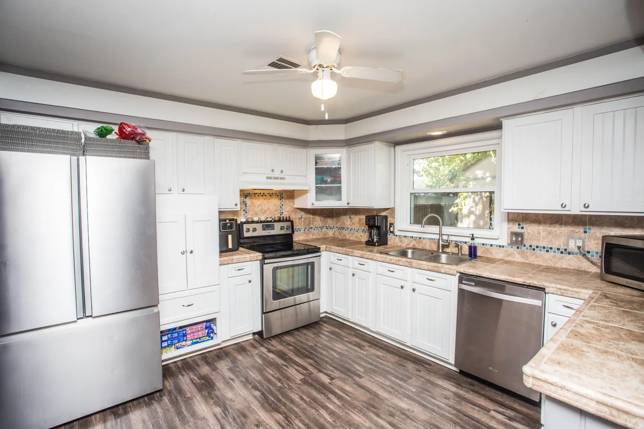 Photo 11 — 2126 67th Street, Lubbock, TX 79412