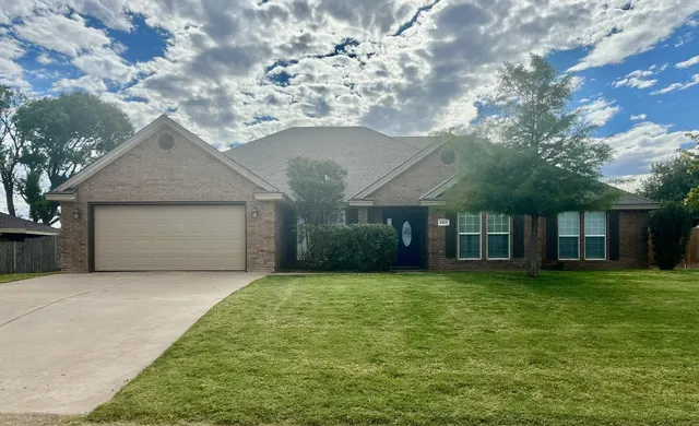 Photo 2 — 1415 Ebeling Drive, Plainview, TX 79072