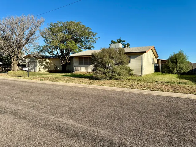 Photo 2 — 202 W 9th Street, Denver City, TX 79323