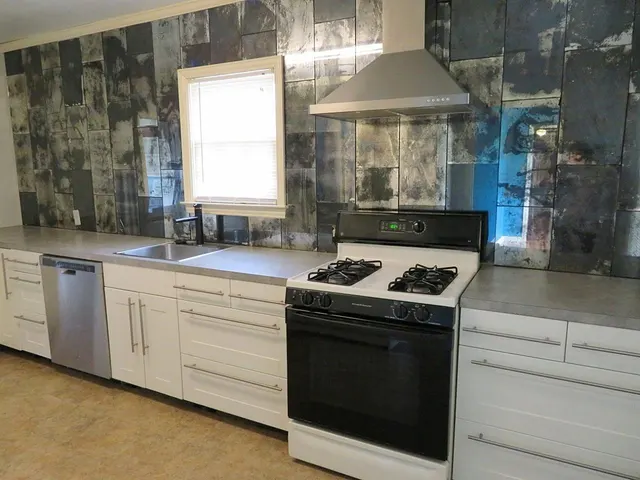 Photo 2 — 3307 29th Street, Lubbock, TX 79410