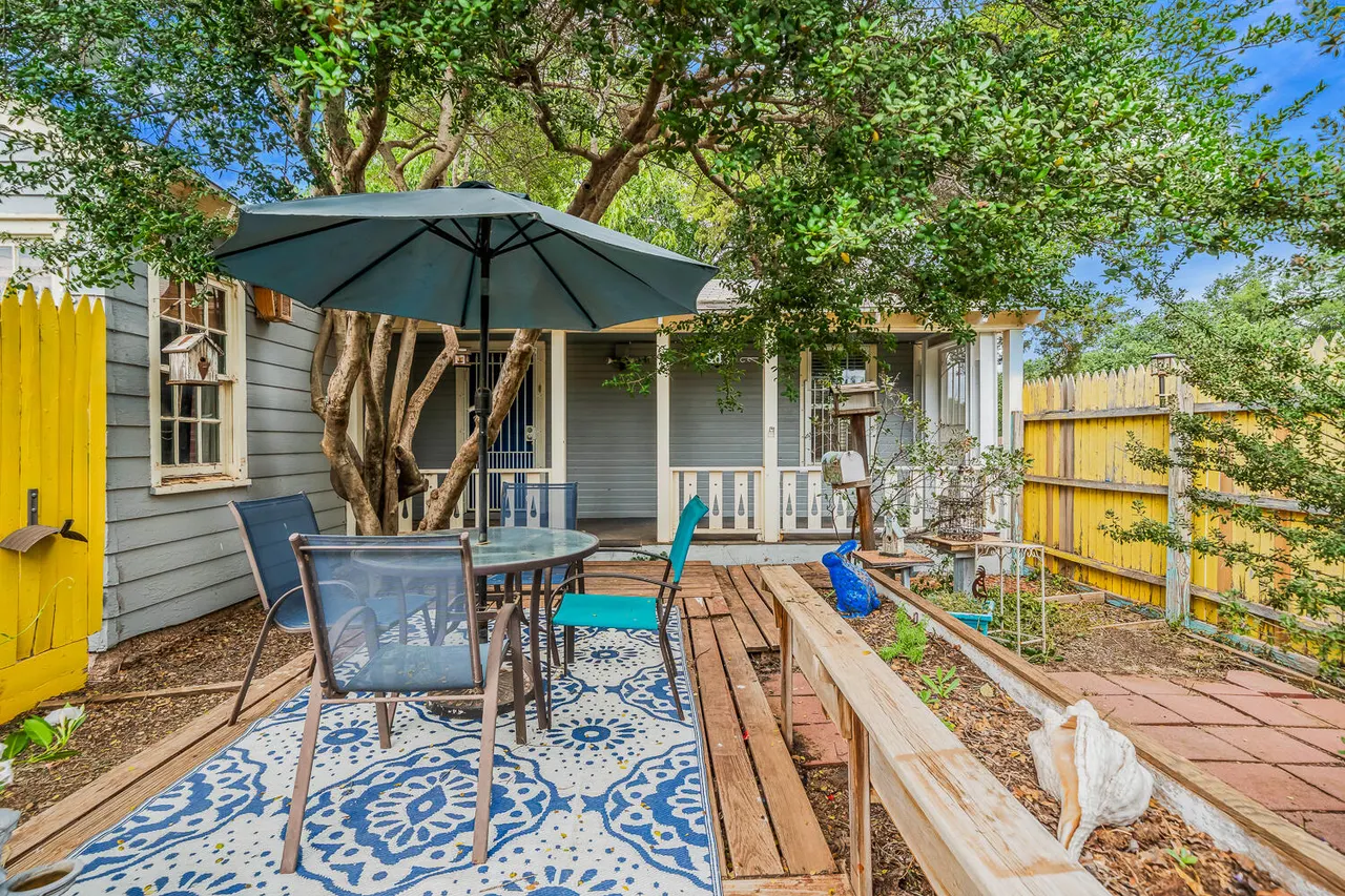Photo 3 — 2427 27th Street, Lubbock, TX 79411