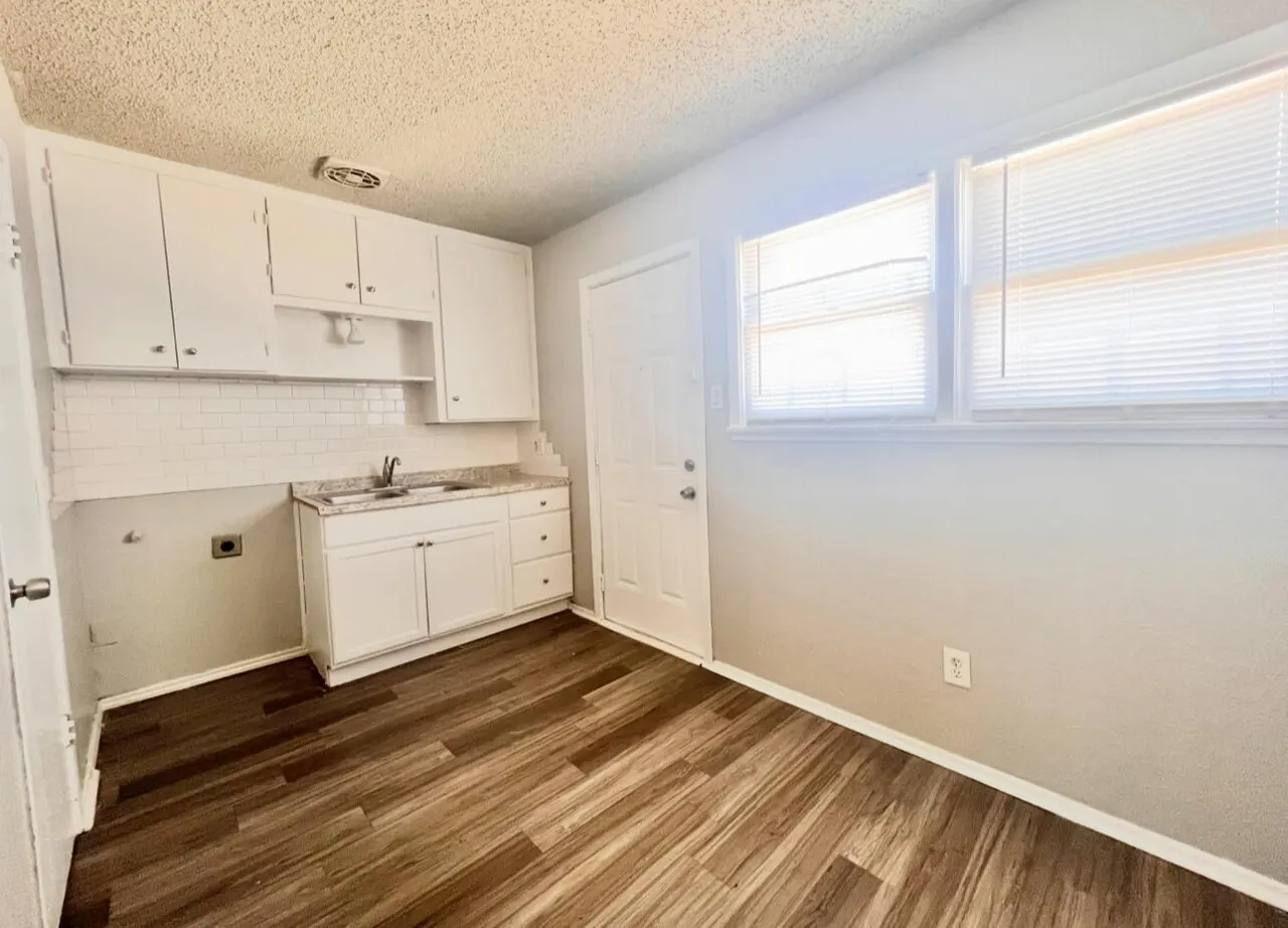 Photo 12 — 527 42nd Street B, Lubbock, TX 79404